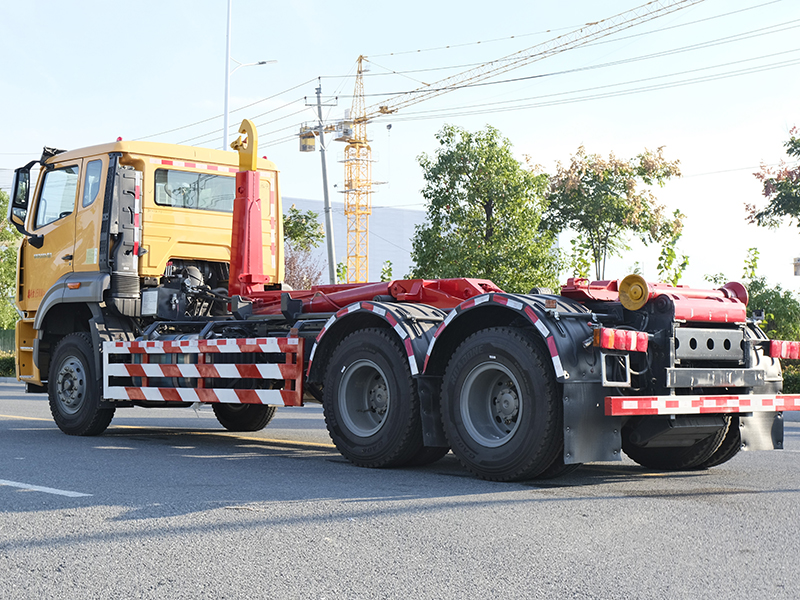 重汽浩瀚后雙橋18方勾臂垃圾車(chē)