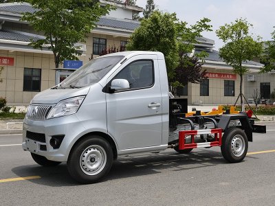 長(zhǎng)安2900勾臂垃圾車