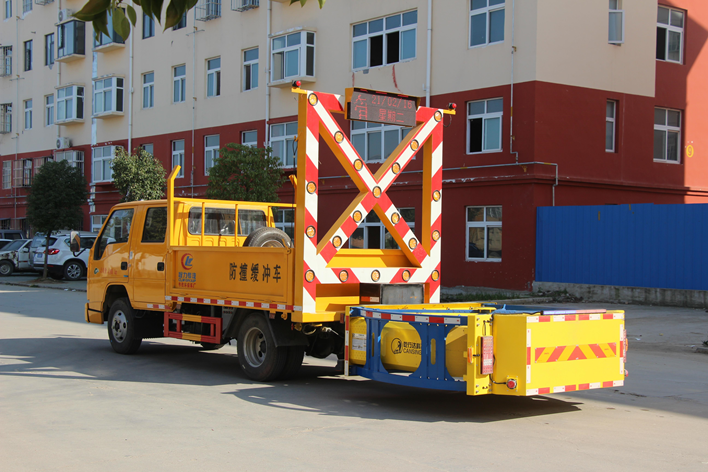 東風(fēng)D6藍(lán)牌雙排防撞緩沖車