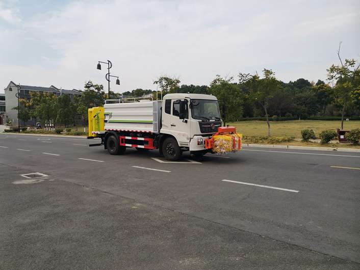 東風(fēng)天錦護(hù)欄清洗灑水防撞緩沖車