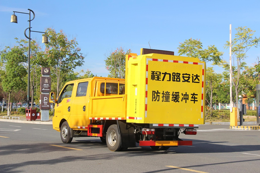 東風途逸雙排防撞緩沖車 70E