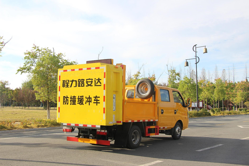 東風途逸雙排防撞緩沖車 70E